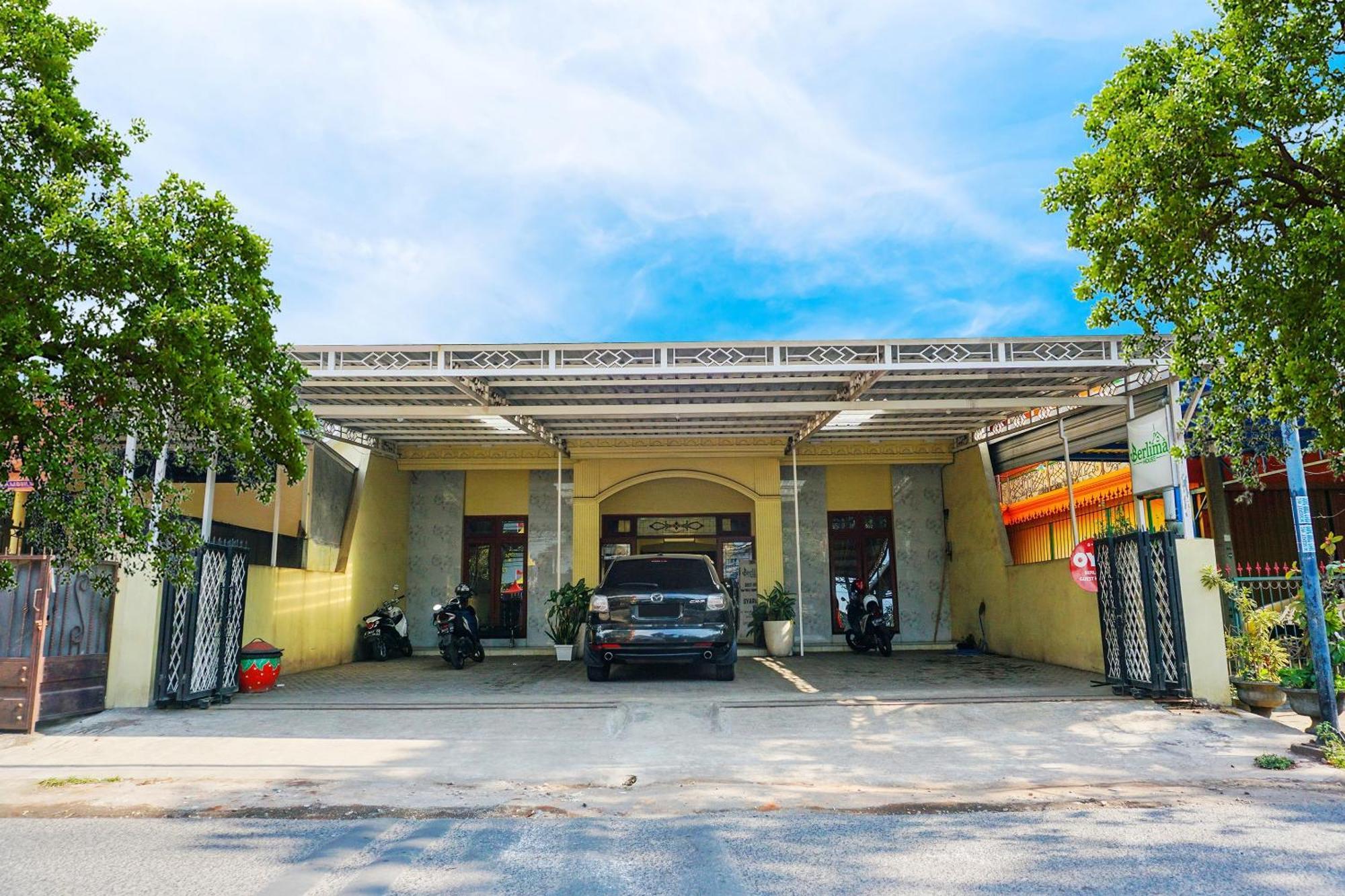 Super Oyo Flagship 90723 Berlima Guest House Syariah Malang Zewnętrze zdjęcie